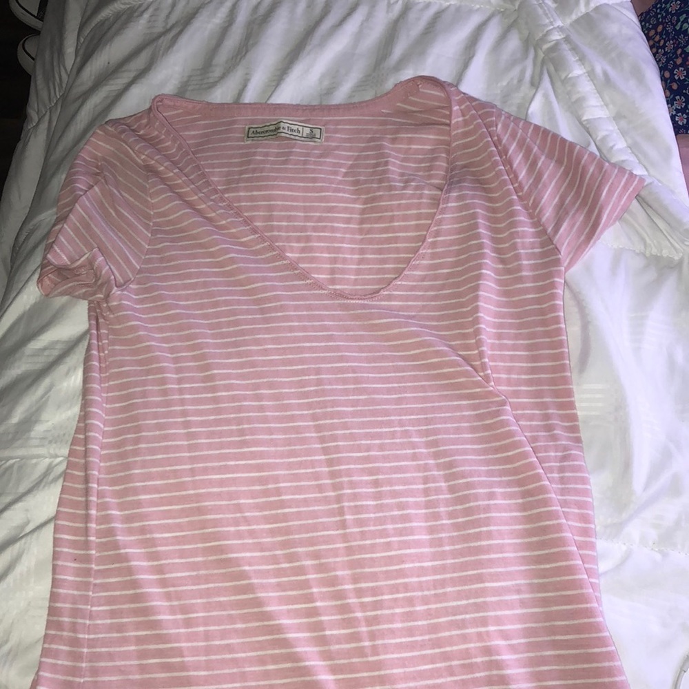 Abercrombie & Fitch Pink T